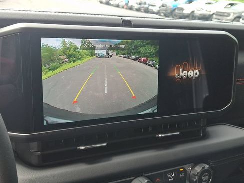 Used 2025 Jeep Wrangler Unlimited Rubicon w/ Convenience Group AWD/4WD image 18