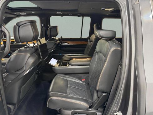 Used 2022 Jeep Grand Wagoneer Series III w/ Rear Seat Video Group 1 image 10