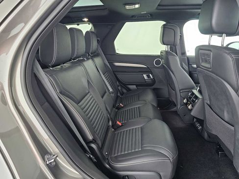 Certified 2024 Land Rover Discovery Dynamic SE image 12