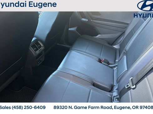 Used 2018 Volkswagen Tiguan SE FWD image 16
