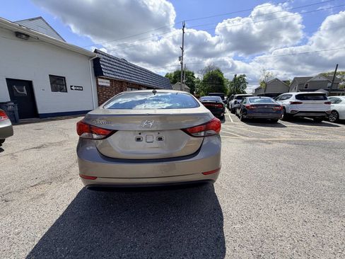 Used 2014 Hyundai Elantra SE FWD image 22