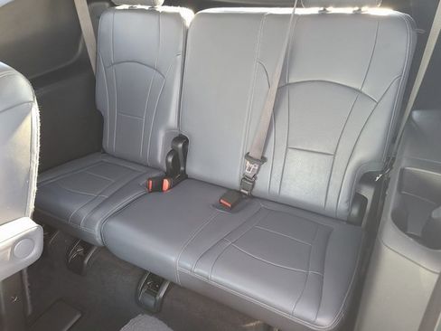 Used 2018 Buick Enclave Essence image 18