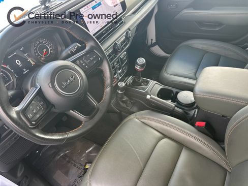Used 2024 Jeep Gladiator Mojave AWD/4WD image 11