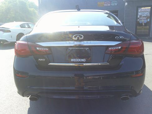 Used 2018 INFINITI Q70 Luxe w/ Cargo Package AWD/4WD image 6