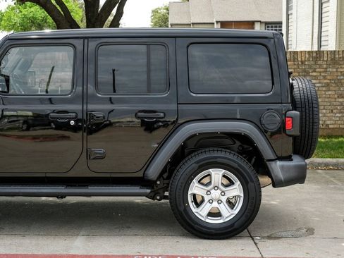 Used 2022 Jeep Wrangler Unlimited Sport w/ Sun And Sound Package image 22