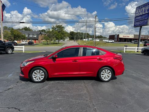 Used 2018 Hyundai Accent SE image 2