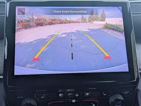 Used 2025 Jeep Grand Cherokee Overland w/ Luxury Tech Group IV AWD/4WD image 15