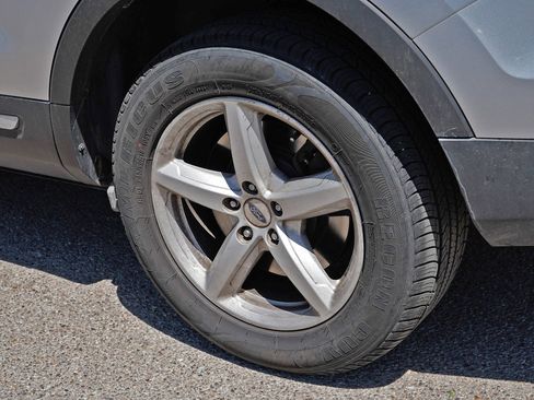 Used 2016 Ford Explorer XLT w/ Equipment Group 201A AWD/4WD image 7