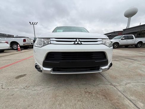 Used 2015 Mitsubishi Outlander SE image 22