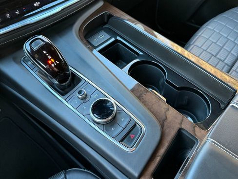 Used 2021 Cadillac Escalade Premium Luxury Platinum image 28