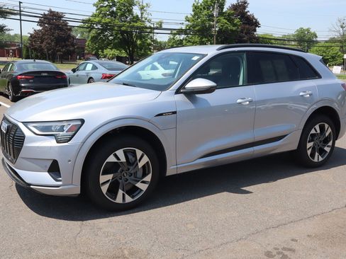 Used 2021 Audi e-tron Premium w/ Convenience Plus Package AWD/4WD image 1