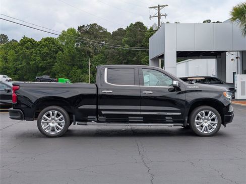 Used 2024 Chevrolet Silverado 1500 High Country w/ High Country Premium Package AWD/4WD image 7