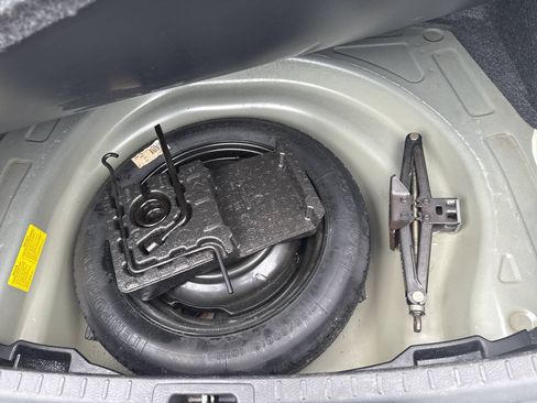 Used 2015 Toyota Corolla LE FWD image 21