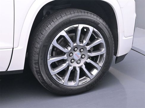 Used 2023 GMC Acadia Denali image 6