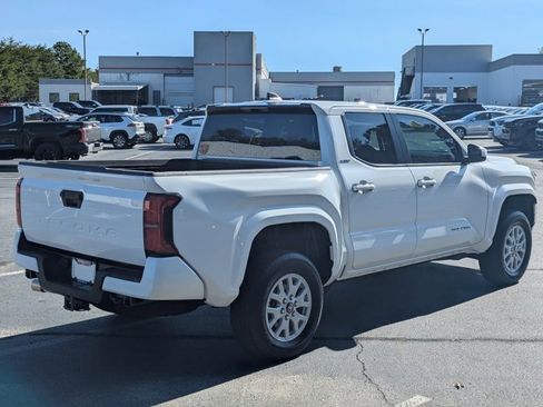 Used 2025 Toyota Tacoma SR5 image 7