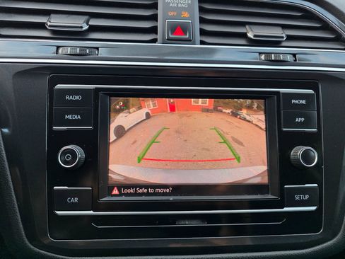 Used 2018 Volkswagen Tiguan S image 18