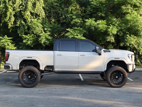 Used 2026 GMC Sierra 2500 AT4 w/ AT4 Premium Plus Package AWD/4WD image 10