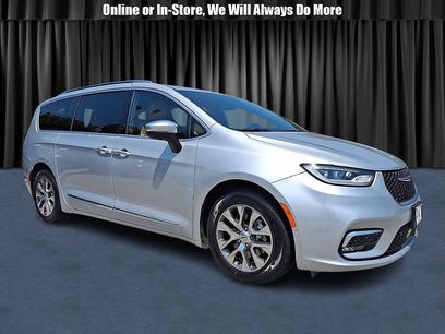 Used 2023 Chrysler Pacifica Pinnacle