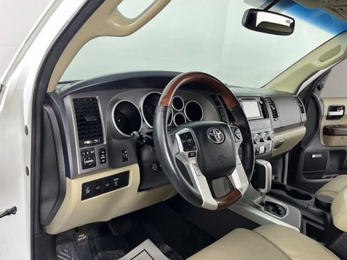 Used 2017 Toyota Sequoia Platinum RWD image 16
