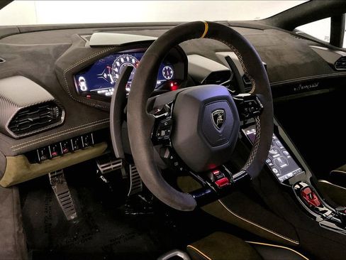 Used 2024 Lamborghini Huracan Sterrato image 7