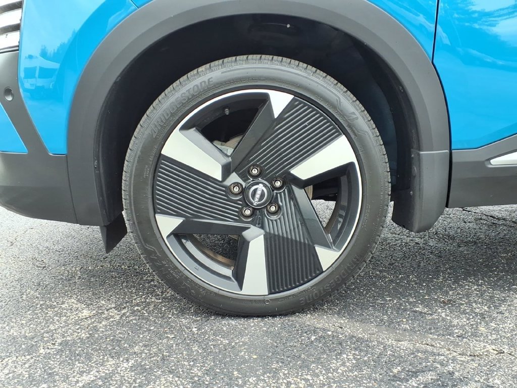 Used 2025 Nissan Kicks SR w/ Illumination Package AWD/4WD image 9