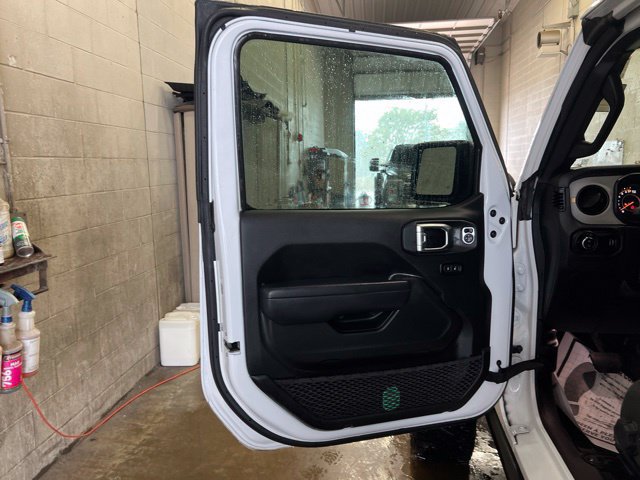 Used 2025 Jeep Gladiator Sport AWD/4WD image 11