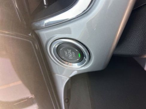Used 2025 Chevrolet Trax LT w/ LT Convenience Package FWD image 21