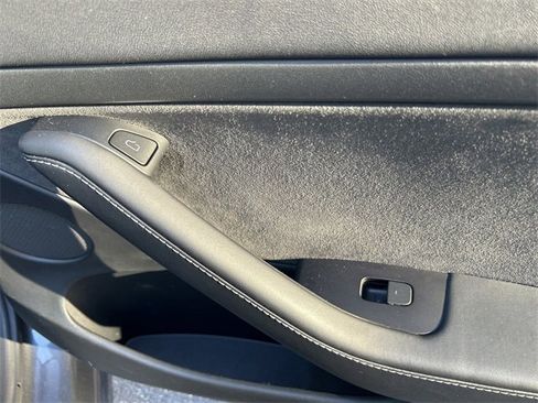 Used 2023 Tesla Model 3 Standard Range image 21