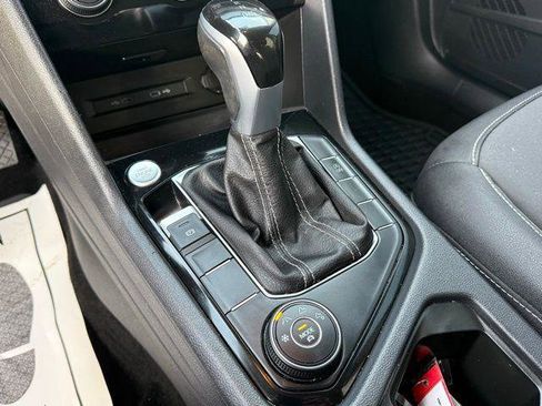 Used 2024 Volkswagen Taos SE image 13