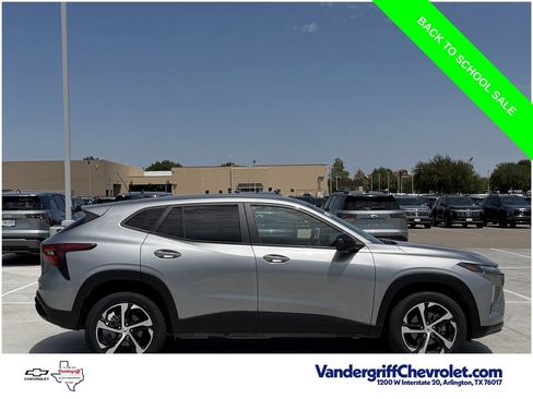 Used 2024 Chevrolet Trax RS w/ Driver Confidence Package FWD image 3