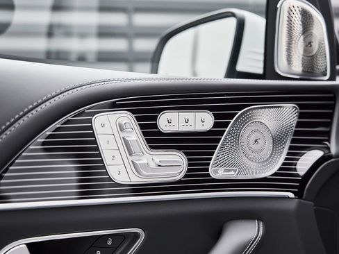 Used 2026 Mercedes-Benz Maybach GLS 600 4MATIC image 32