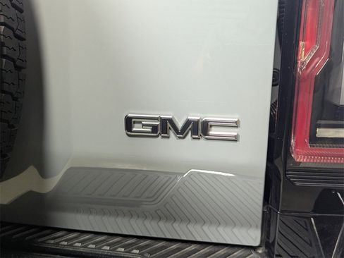 Used 2024 GMC Hummer EV 3X w/ LPO, Illumination Package image 8