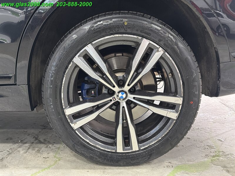 Used 2022 BMW X7 xDrive40i w/ M Sport Package AWD/4WD image 16