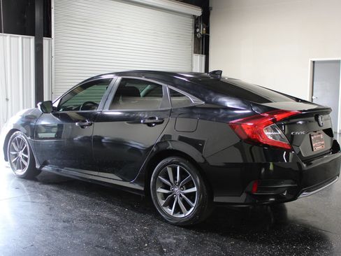 Used 2019 Honda Civic EX image 4
