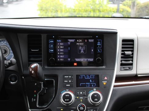 Used 2017 Toyota Sienna Limited AWD/4WD image 27
