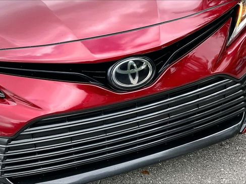 Used 2021 Toyota Camry LE image 30