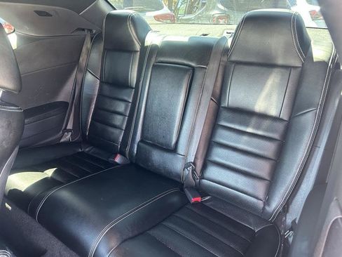 Used 2014 Dodge Challenger R/T RWD image 9