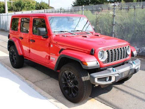 Used 2024 Jeep Wrangler Unlimited Sahara AWD/4WD image 4