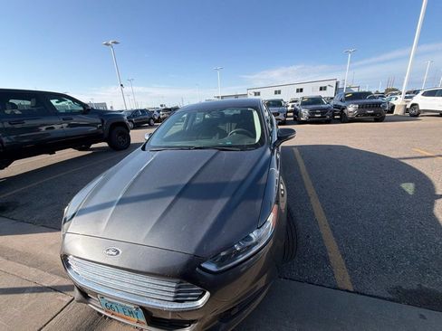 Used 2016 Ford Fusion SE FWD image 8