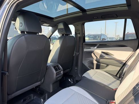 New 2026 Volkswagen Tiguan SE R-Line FWD image 12
