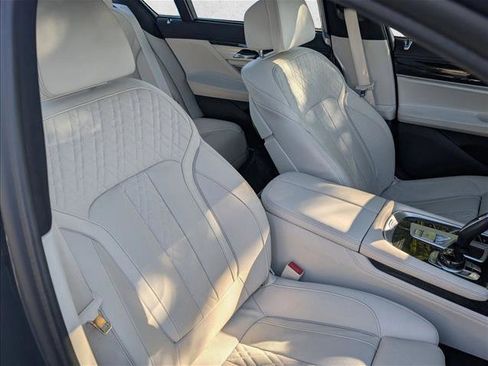 Certified 2022 BMW 740i xDrive w/ M Sport Package image 24