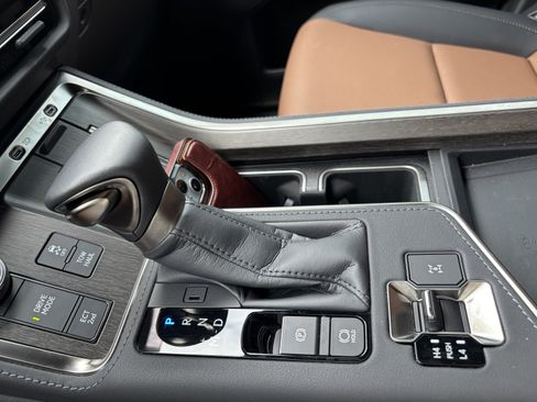 Used 2026 Lexus GX 550 w/ Accessory Package (2T) AWD/4WD image 24