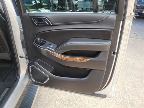 Used 2020 Chevrolet Suburban Premier image 12