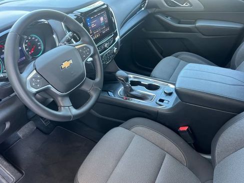 Used 2023 Chevrolet Traverse LT image 10