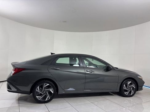 Used 2025 Hyundai Elantra SEL FWD image 6