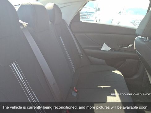 Used 2025 Hyundai Elantra Hybrid FWD image 13