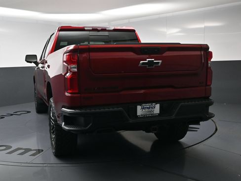 Used 2025 Chevrolet Silverado 1500 LT Trail Boss w/ Dark Appearance Package AWD/4WD image 8