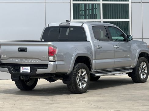 Used 2018 Toyota Tacoma Limited image 4
