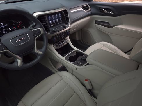 Used 2023 GMC Acadia Denali w/ Denali Ultimate Package image 15