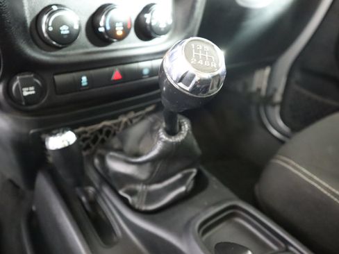 Used 2015 Jeep Wrangler Rubicon w/ Connectivity Group AWD/4WD image 36